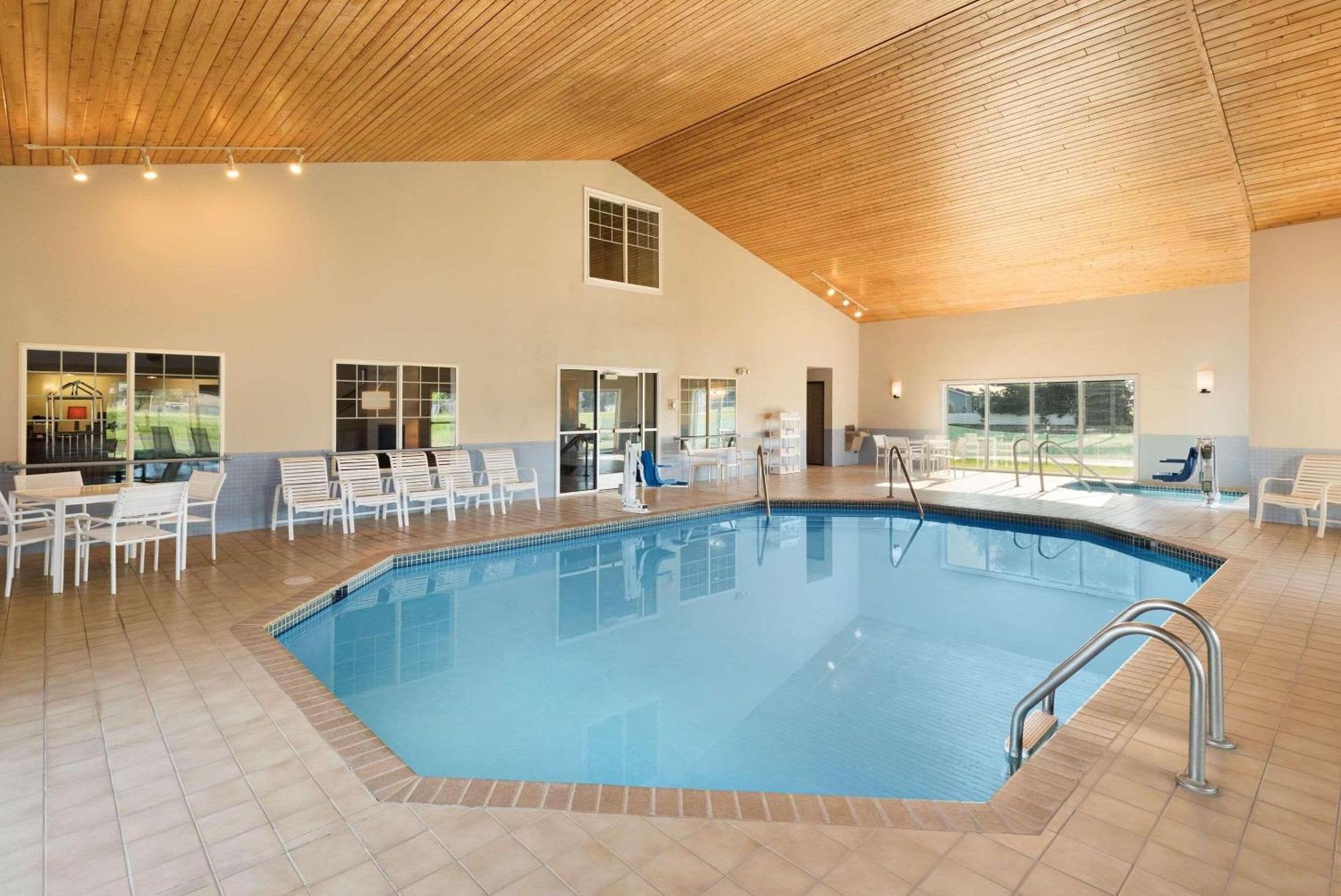 Country Inn & Suites By Radisson, Chippewa Falls, Wi Εξωτερικό φωτογραφία