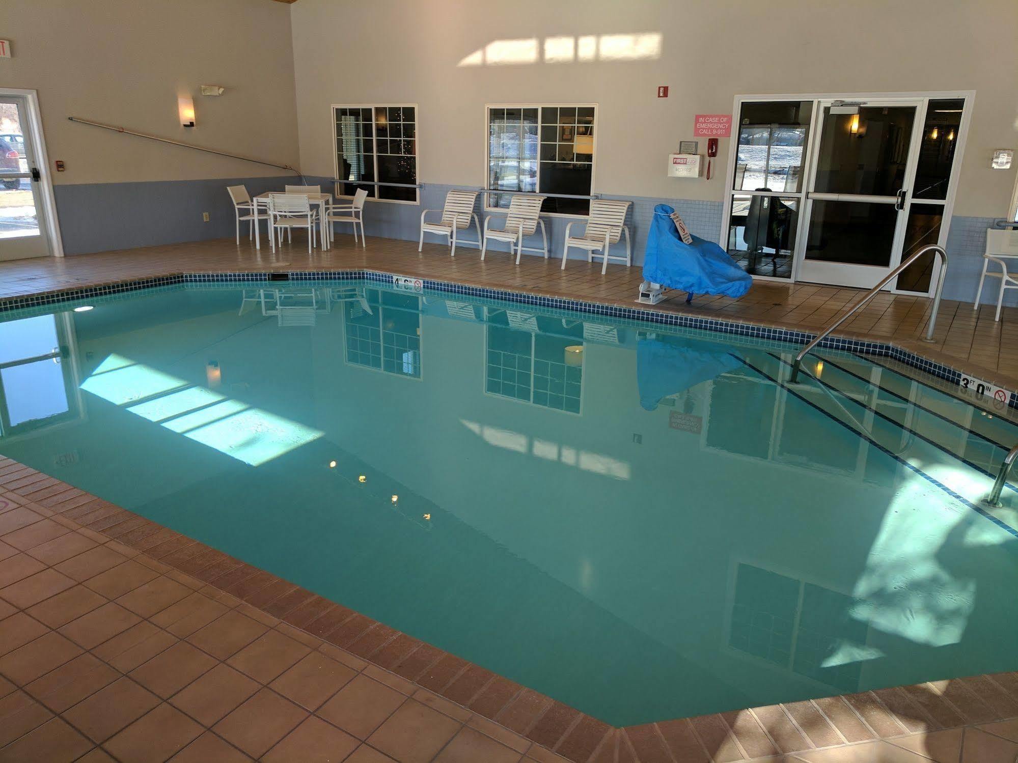 Country Inn & Suites By Radisson, Chippewa Falls, Wi Εξωτερικό φωτογραφία